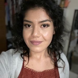 Meet your Posher, Alejandra